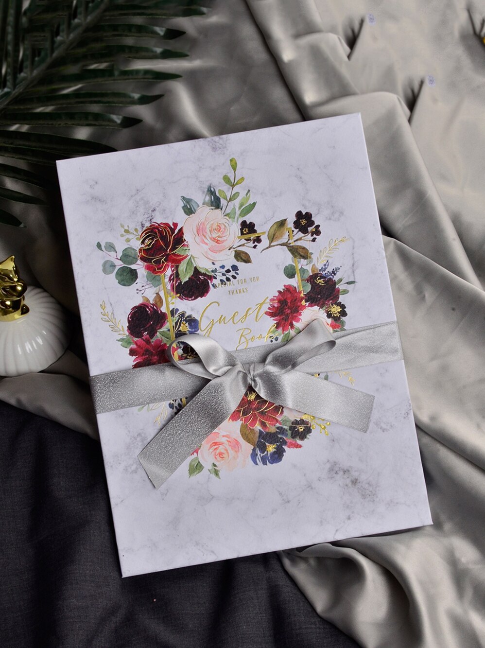 Europeiskt bröllopstecken i detta marmorstil mötesskylt i klasskamrater signaturbokstil bröllopsbok