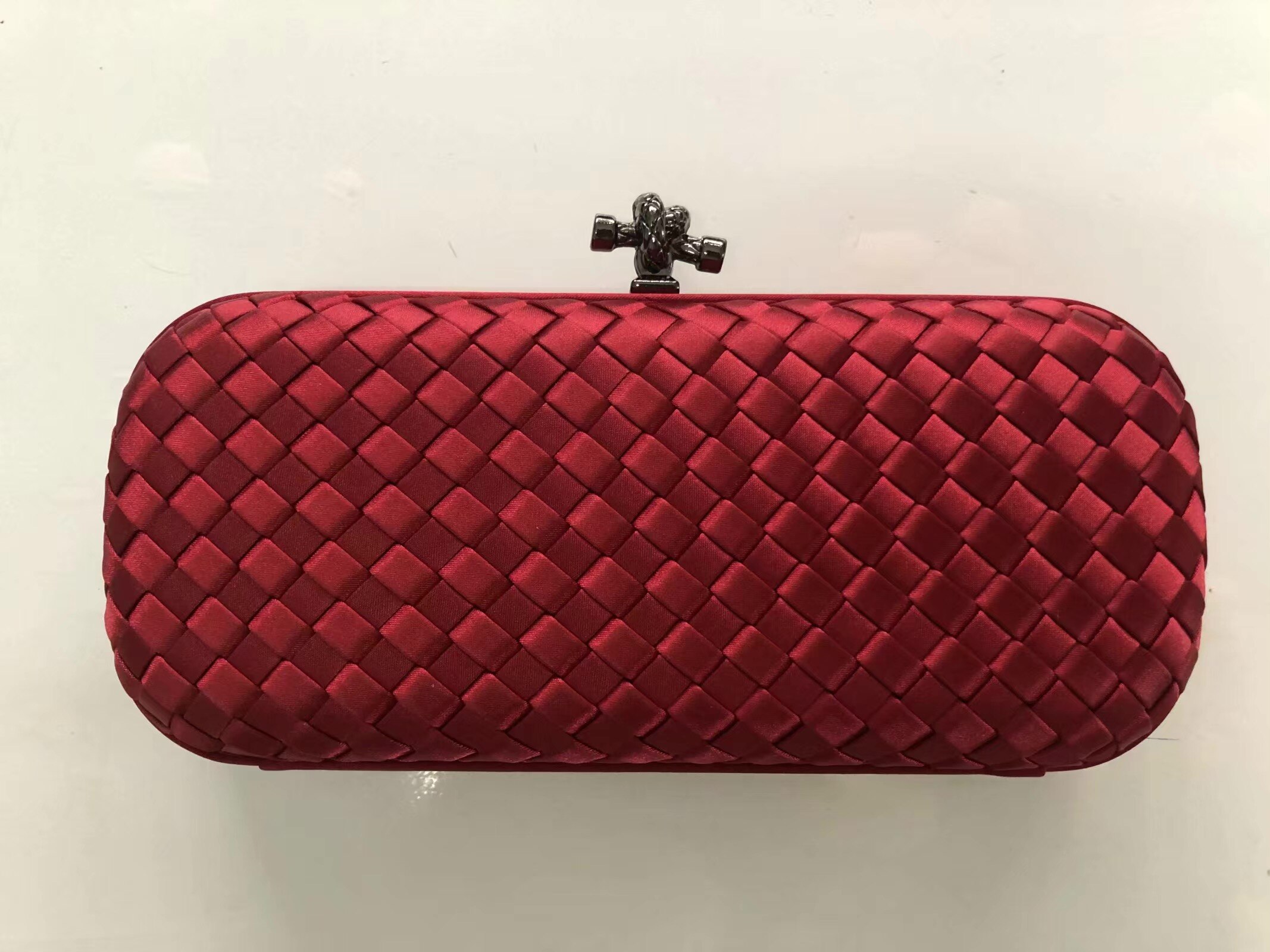 Bolsa de maquillaje de seda europea y americana tejida a mano para mujer, bolsa de maquillaje de mano para mujer, a través de la sencilla bolsa de maquillaje para Cena