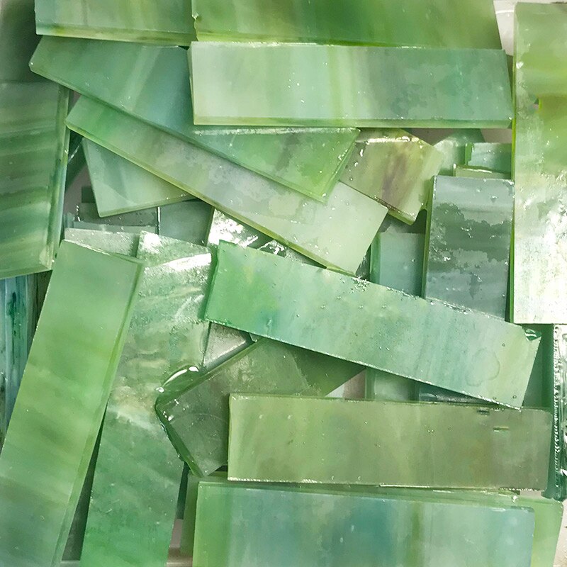 200 gramm 1X4 cm Glasmalerei Streifen, DIY Glas Mosaik Hobby, DIY Material Lieferant, Mini verlieren Tiffany Glas Stück, Grün verrotten: SF31a