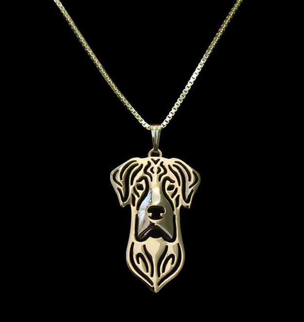 Handgefertigte halskette mit anhänger in form einer deutschen dogge mit natürlichen ohren – ein choker für damen, ein schmuckstück für hundeliebhaber.