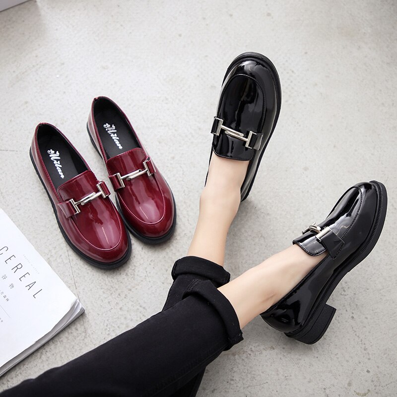 Mocasines de cuero japonés con hebilla de Metal para mujer, zapatos femeninos de tacón grueso, estilo derby, zapatos de cuero pequeños