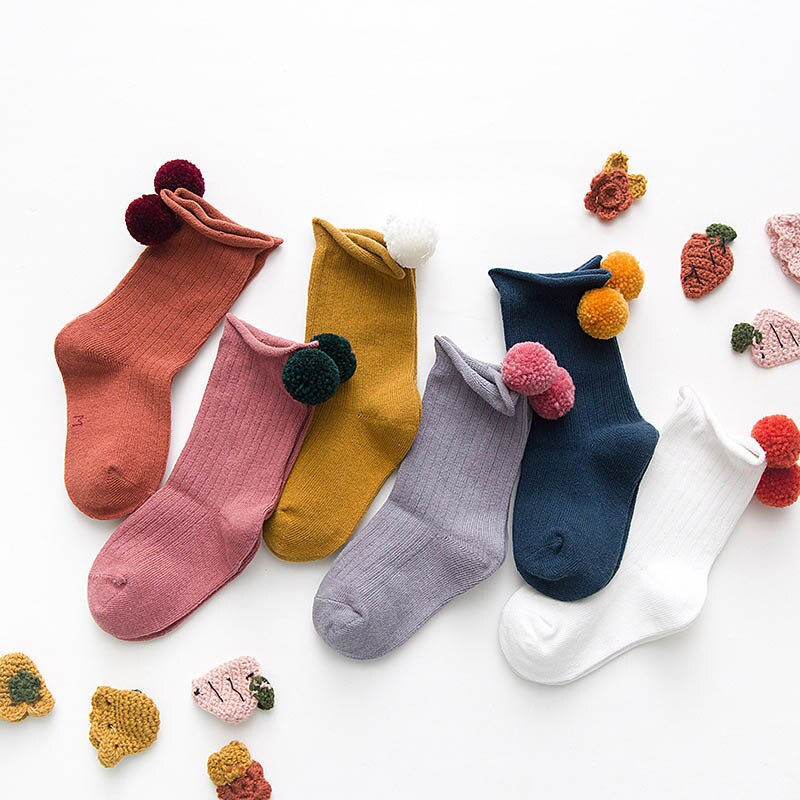 Leuke Pompom Kids Baby Sokken Cotton Baby Baby Meisje Sokken Kinderen Peuter Knie Hoge Vloer Sokken Sokken Meia Infantil Calcetines