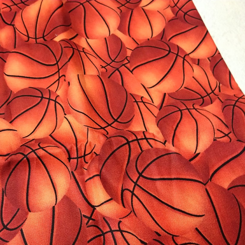 100%  almindeligt bomuldsbrunt basketballtrykt stof sportsstof patchwork kjole klud ornament