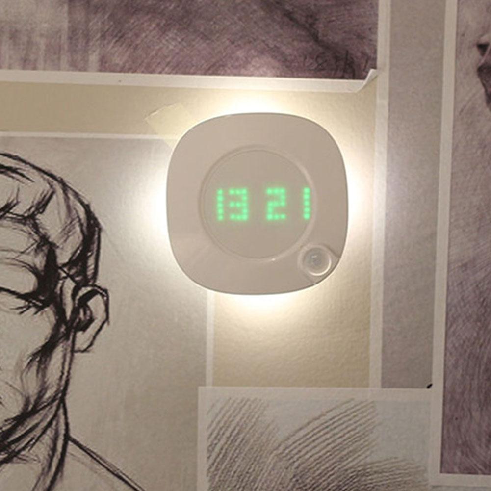 Lámpara LED con Sensor de movimiento, luz nocturna con pantalla Digital de hora, reloj para dormitorio y baño