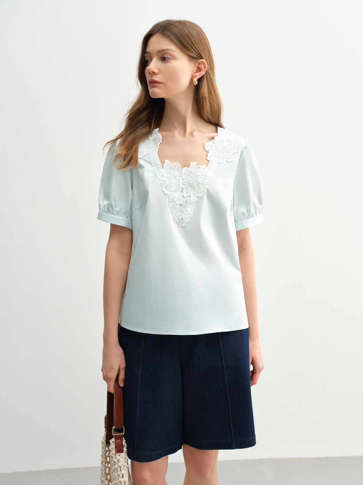 Dushu plus size damebluse med udsøgt blonde, kortærmet sommerbluse med broderi og blonde, v-hals, slank top 25 ds 82315