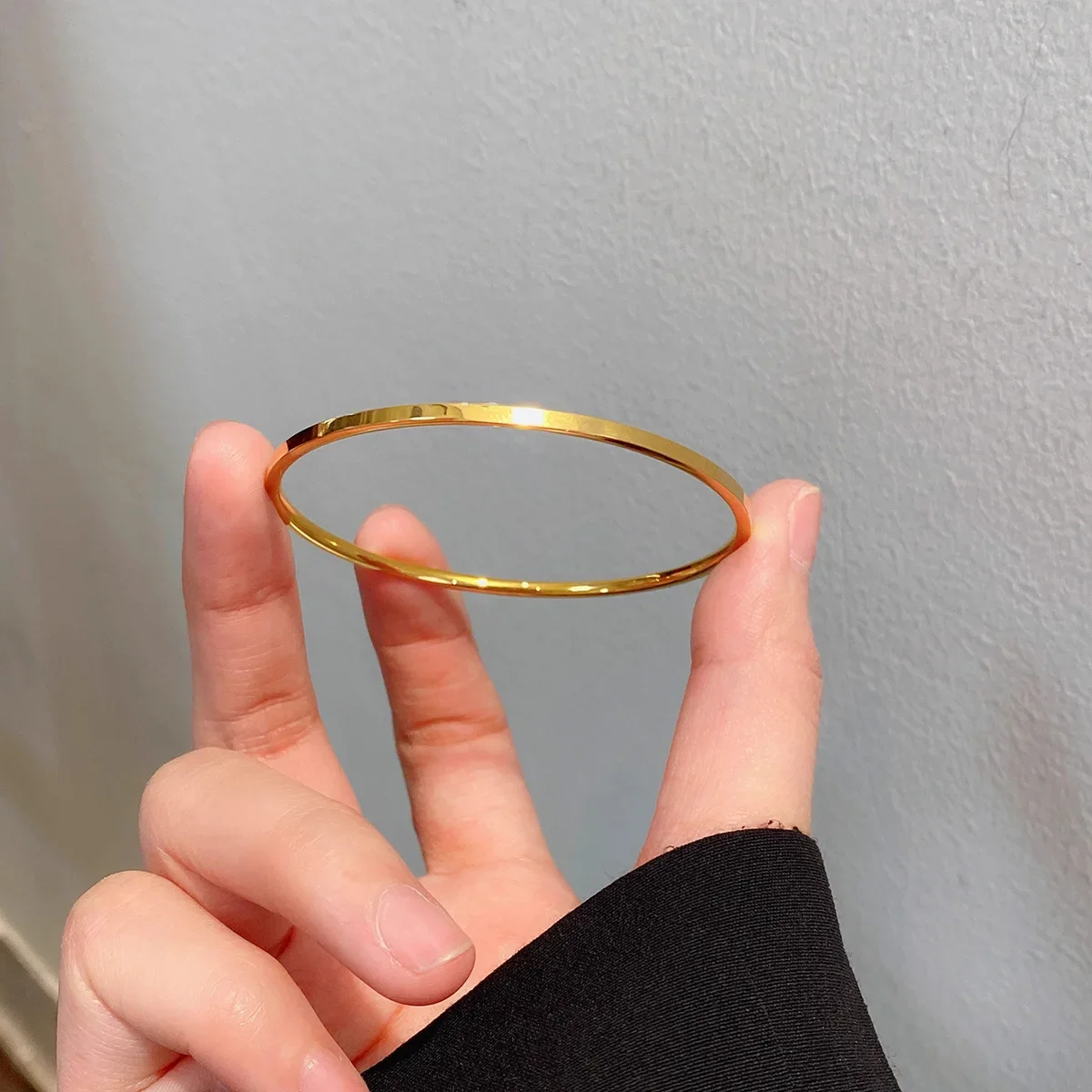 Braccialetti sottili di lusso dorati per donna Bracciale d'amore alla moda in acciaio inossidabile Gioielli di fidanzamento per matrimonio Regalo per fidanzata Pulseiras