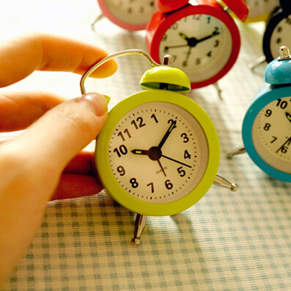 Mini clásico reloj de alarma electrónica número doble campana mesa de escritorio resistente cuarzo Digital Reloj Retro Decoración para la casa Mona
