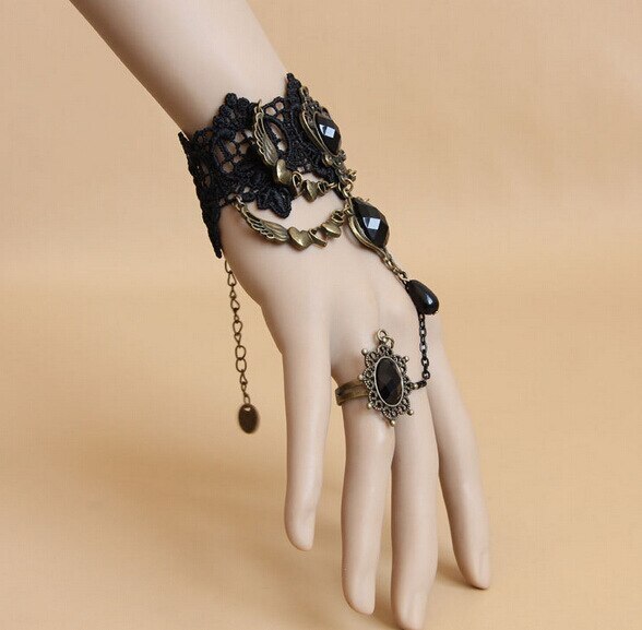 Gothic Armband Zwarte Kant Vinger Hand Chain Harness Vrouwen Armband Metalen Crystal Charm Steampunk Lady Vintage Sieraden, TCN615