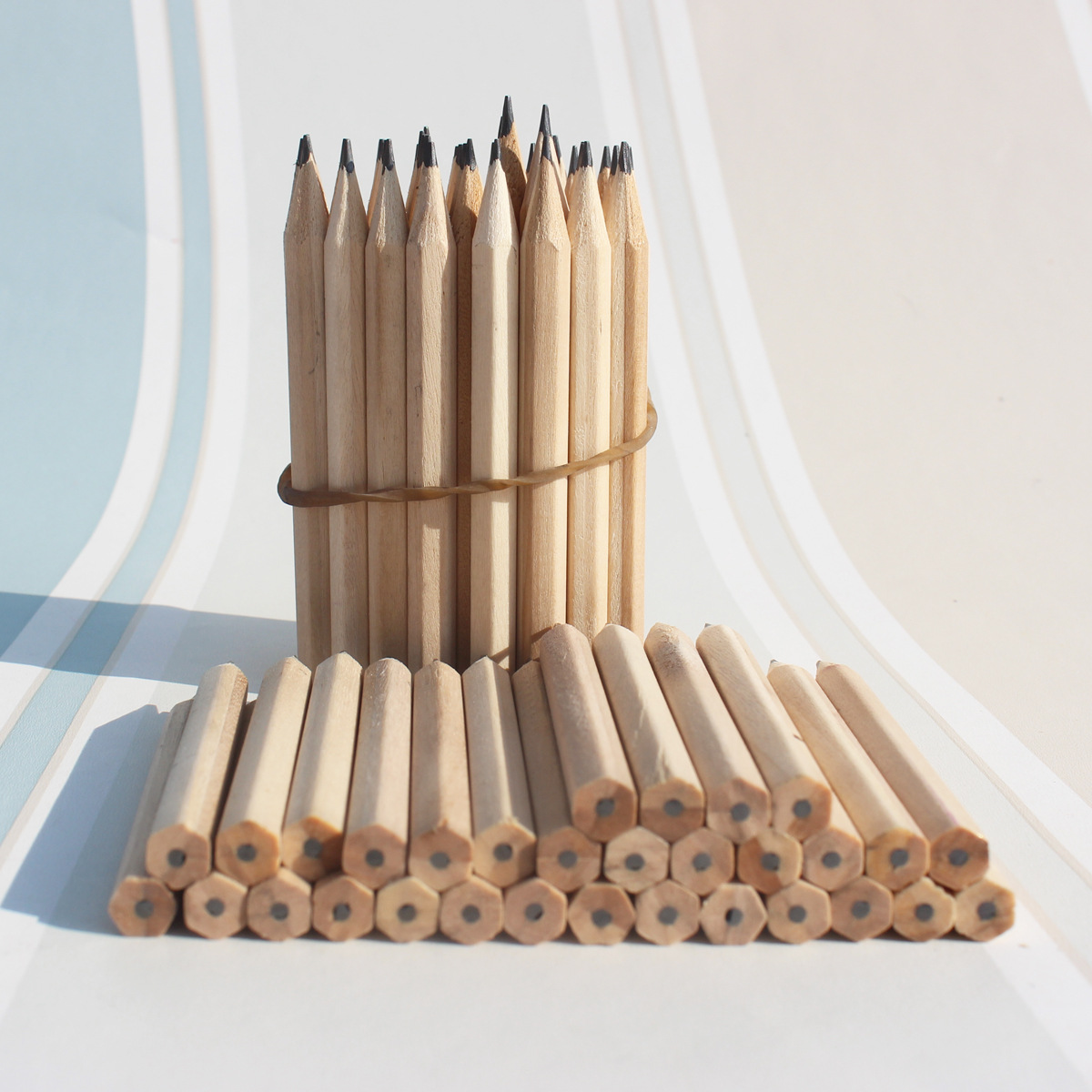 20 piezas Mini lápiz de madera corto, lápices de dibujo negros simples, papelería de escritura para volver a la escuela