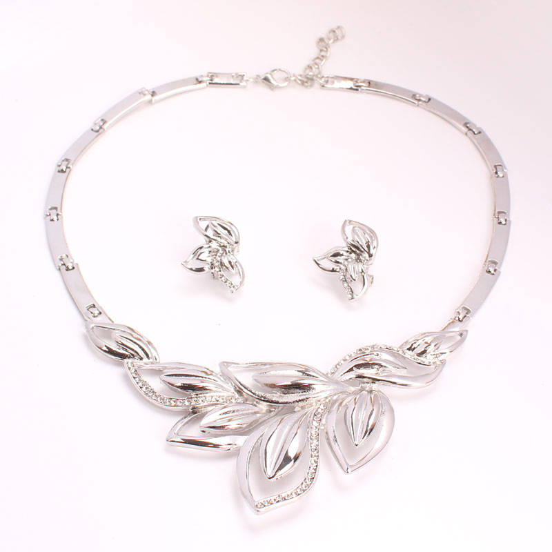 Neueste Neue Afrikanischen Kostüm Schmuck setzt Silber Überzogene Blätter bilden Halskette einstellen Hochzeit Elegante Kostüm Schmuck-einstellen: 2pc Silber-
