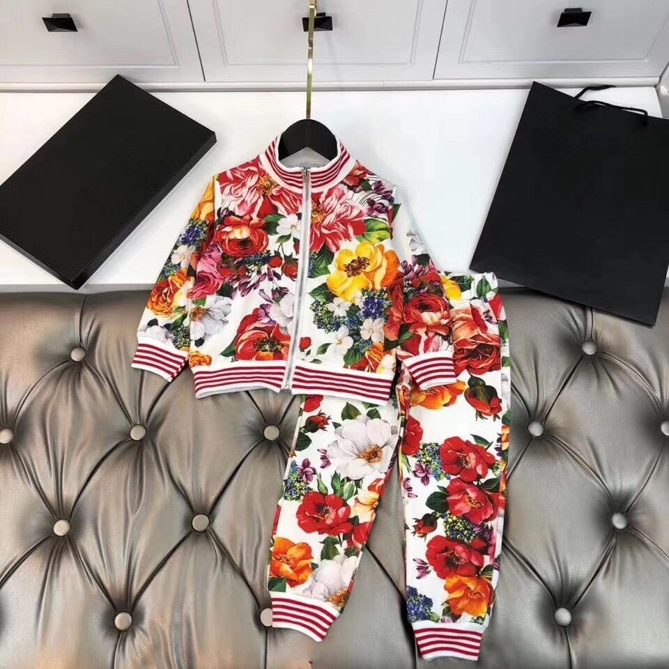 20 invierno abrigo con cremallera de estilo europeo para niños con pantalones estampado de flores conjuntos de dos piezas ropa de alta gama para niños