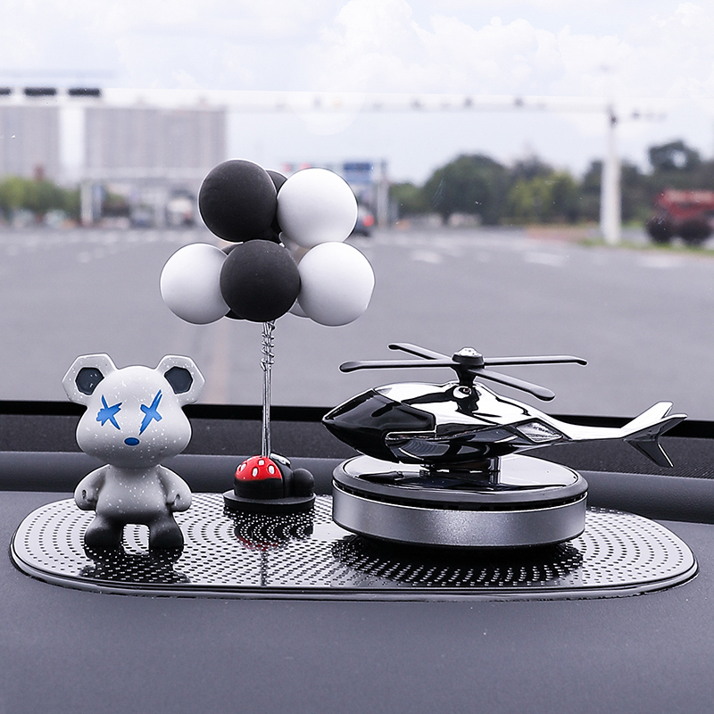 Bildekoration interiörtillbehör små ornament mittkonsol internet kändis kvinnor män modell söt bil