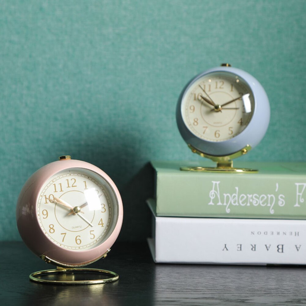 Metal Alarm Clock Round Alarm Clock Desktop Alarm Clock Bedside Alarm Clock (Beige Shipment without Battery)