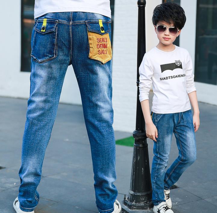 Nuovi jeans da ragazzo pantaloni in denim per bambini pantaloni per bambini in denim stampati con lettere all-match pantaloni per bambini moda autunno