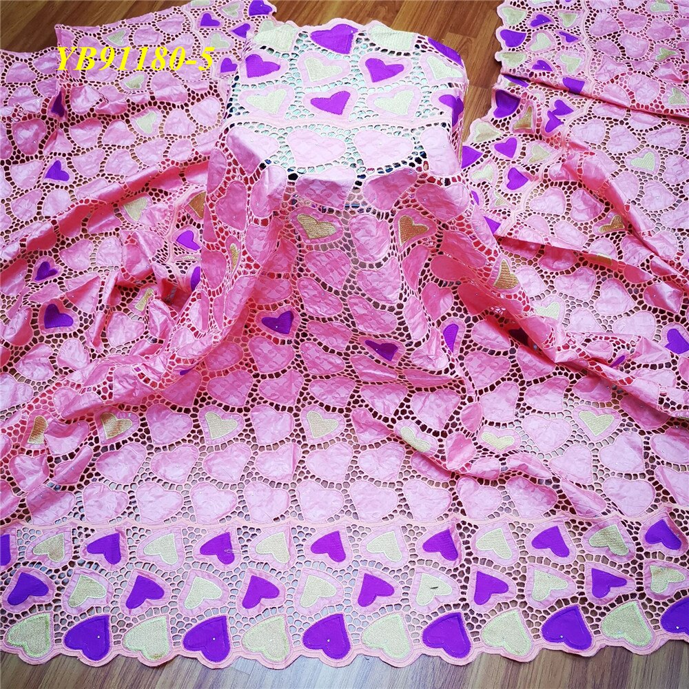 La couleur est lumineux bébé rose et belle Bazin femme style 5 yards: 5