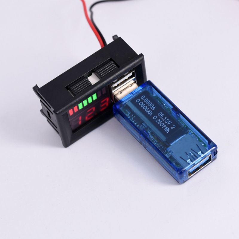 Voltímetro Digital de 12V para coche y motocicleta, medidor de Panel de batería de voltaje con salida USB de 5V
