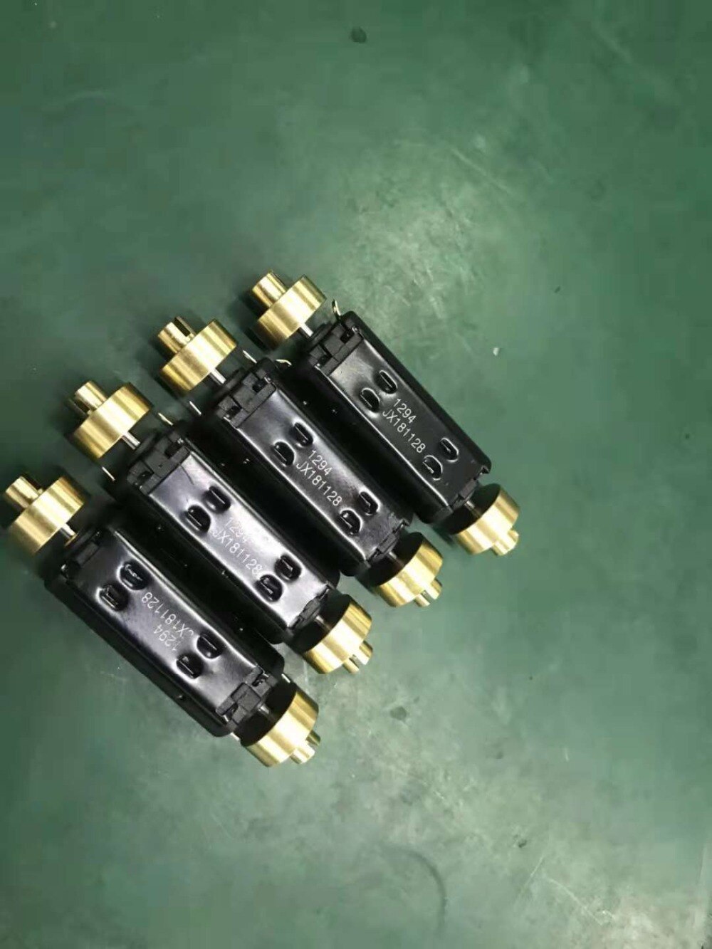 4pcs / lot Strong magneto Motor 1/87 Model Train Ho Scale Diy Accessories 12V 5 poles 8800-14000RPM (including flywheel)
