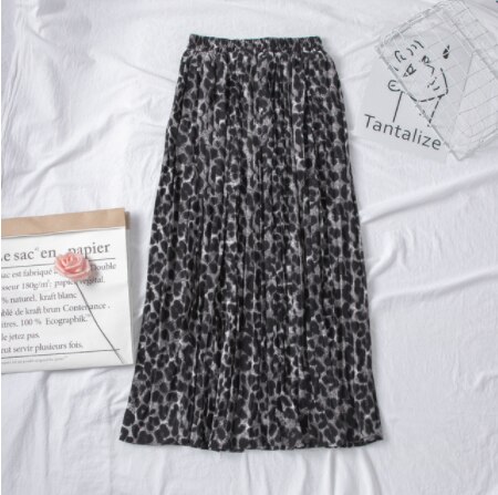 Qooth sommar höst kvinnor lång leopardkjol elastisk midja chiffong veckade kjolar casual maxi beach tryckt kjol  df650: Svart leopard