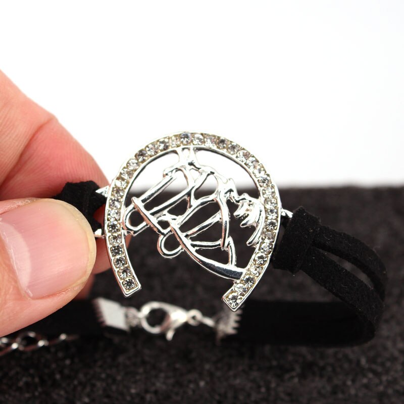 Hzew zwei horse kopf Hufeisen u form armbänder zwei farben armband