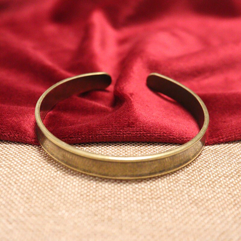 Nepal handgjorda vintage mässingsarmband sex-ord mantra män och kvinnor tibetanska buddhistiska sutra graverade lucky open armband smycken: Armband h