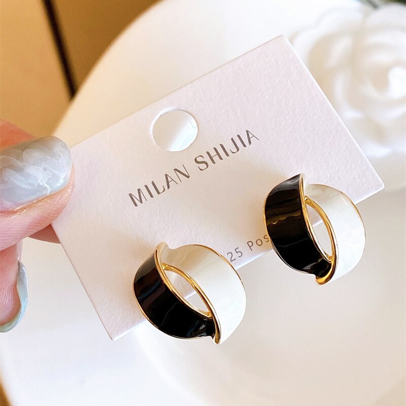 Pendientes colgantes de flor de Metal de Color negro Rock para mujer, aretes geométricos redondos con forma de corazón, hoja, mariposa, cristal, de joyas de
