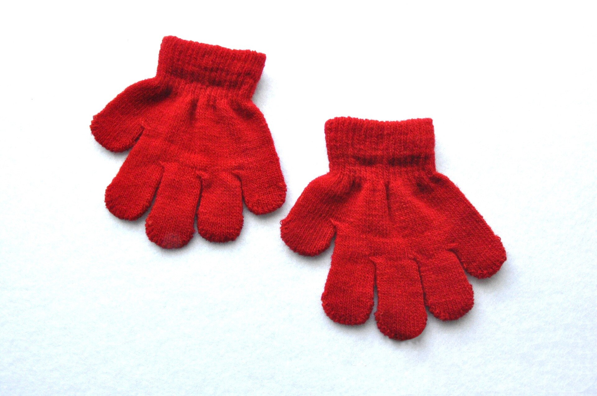 Winter Gloves Cute Baby Knit Warm Elastic Soft Gloves Child Boys Girls Children Mittens: red