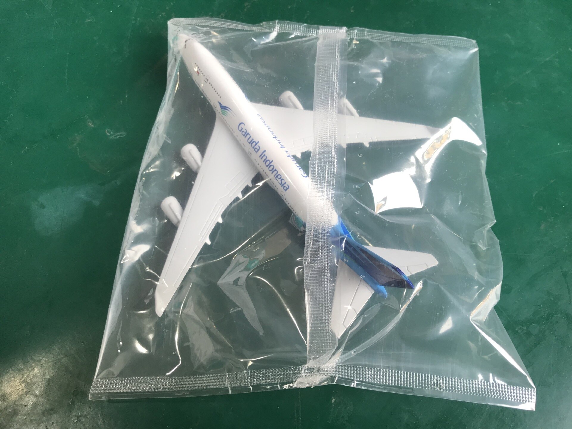 1:400 A380 modello di aereo 16cm modello originale emirati arabi uniti malesia compagnie aeree collezione regalo giocattoli di simulazione in lega per ragazzi