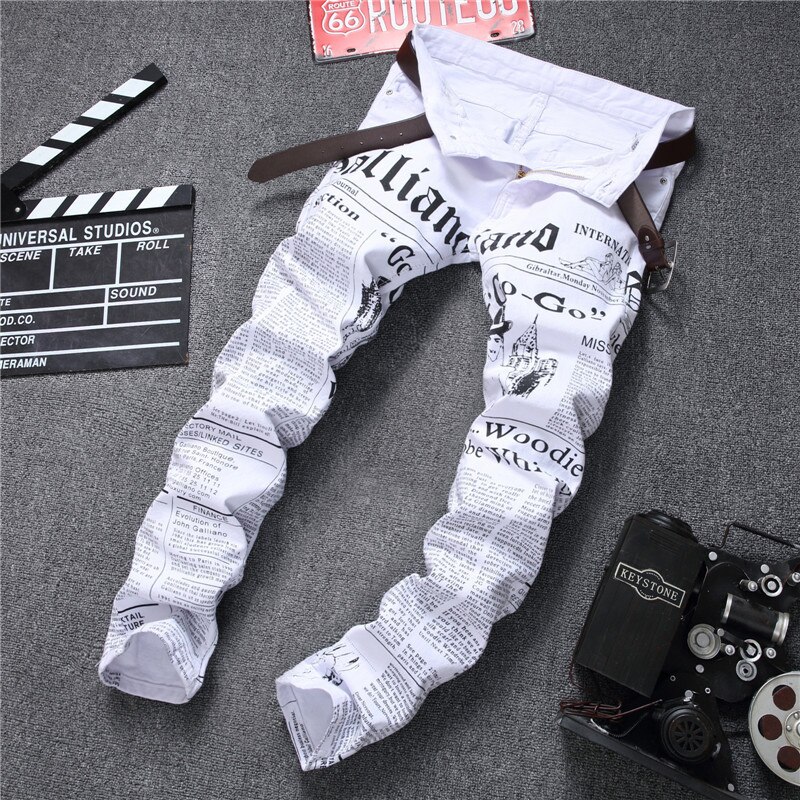 Mænd jeans denim hvid avis print rippet afslappet lige hvid mand stor størrelse bukser
