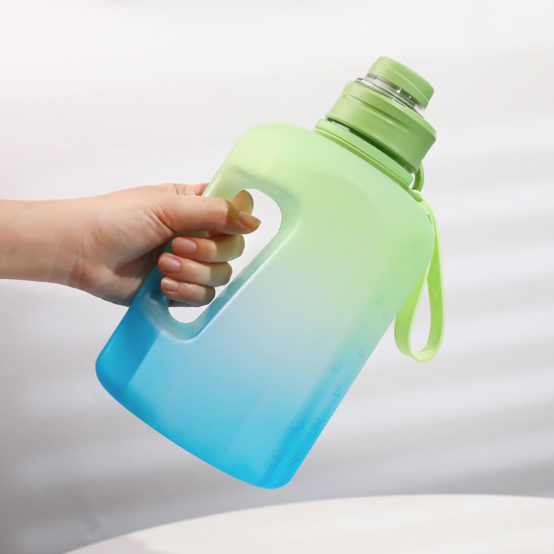 2,2 L Große Kapazität Große Wasser Flasche BPA FREI Tragbare draussen Sport Fitness Trinken Toncup Wasser Krug mit Stroh Und Gurt