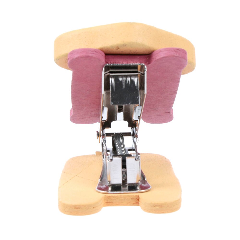 Nowy 1 sztuk kreskówka śliczne mini drewna zszywacz kieszeń zszywacz ręczny papieru wiążące spoiwo spinacz artykuły piśmiennicze