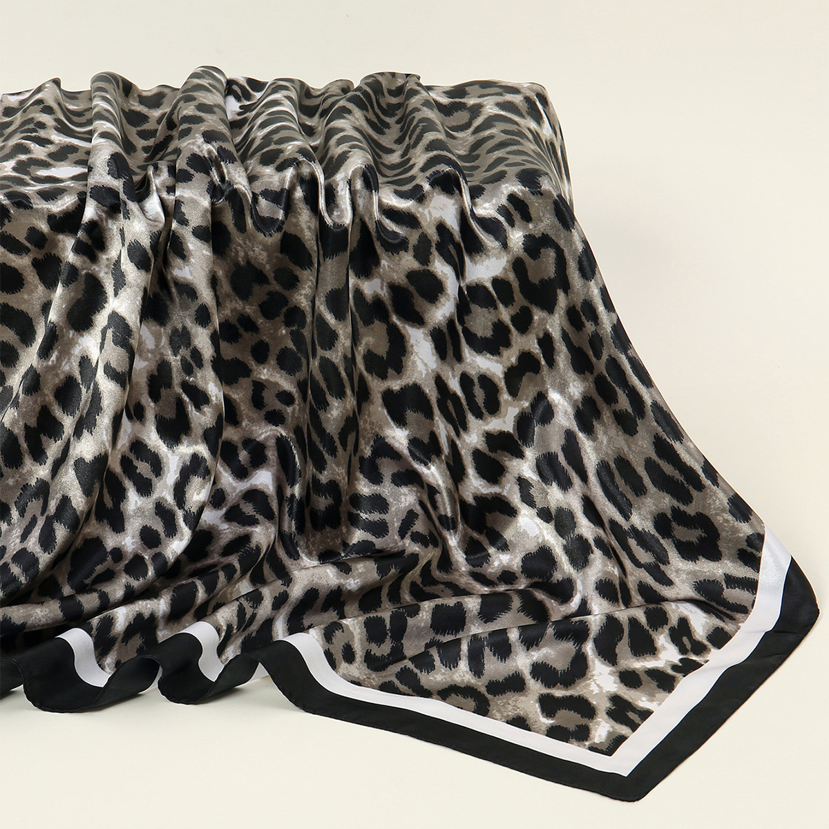 Seidenschal mit Leopardenmuster für -Luxusmarke, Halstuch, Hals, Kopf-/Haarschals, Bandana, Taschentuch, Kopftuch, 90 x 90 cm