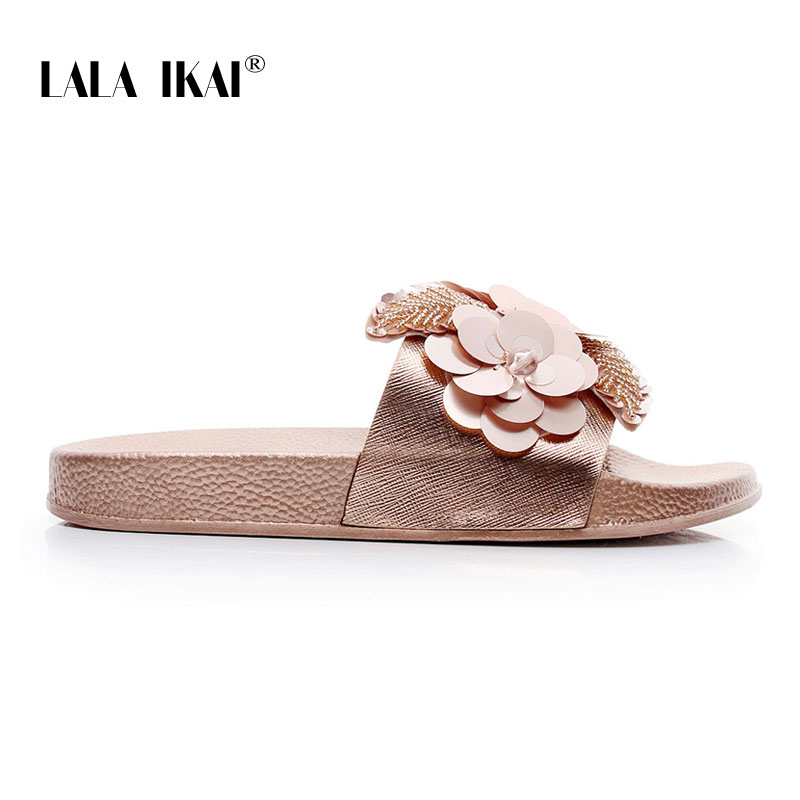 LALA IKAI Vrouwen Zomer Slippers Bloem Pailletten Platte Slippers Dames Outdoor Strand Slides Casual Koreaanse Zachte Slippers 014A3760-4: Gold / 7.5