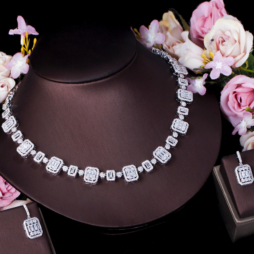 Tre orecchini scintillanti con zirconi cubici Color argento orecchini geometrici quadrati collana Set di gioielli da sposa per spose TZ616