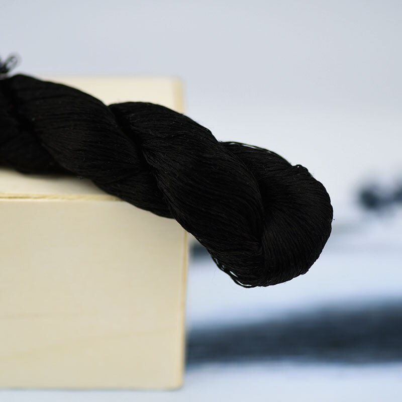 1 stk 400m 100%  silketråd silke broderitråd håndbroderi broderet korssting sort hvid 4 rene farver: 4
