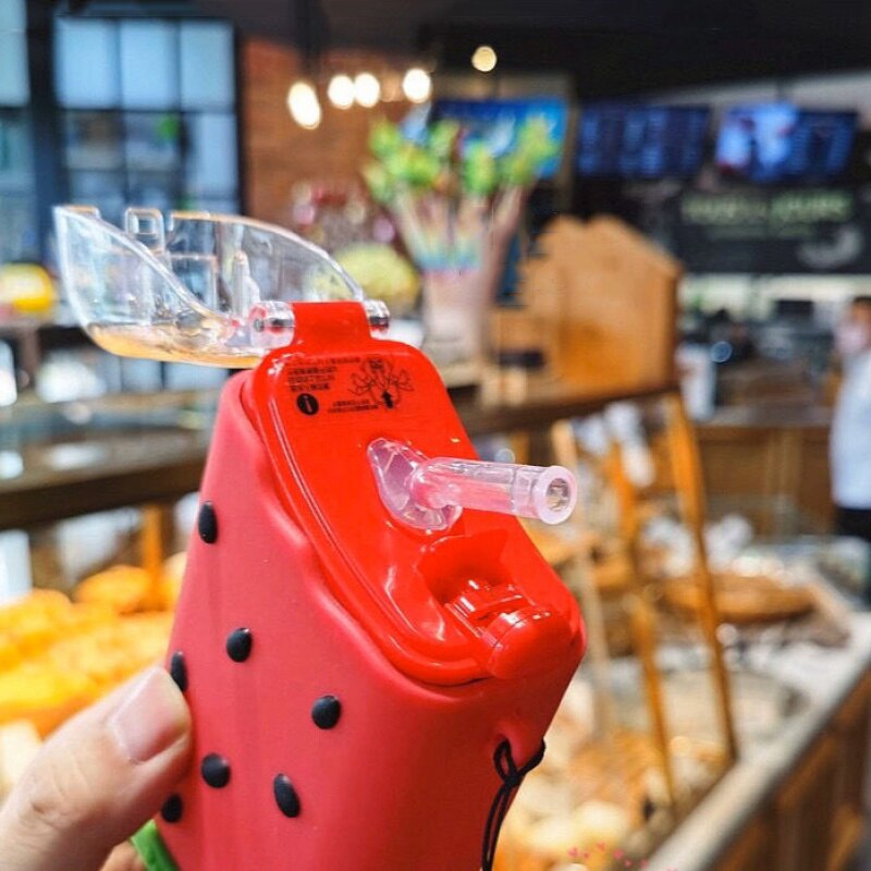 Söta vattenmelonflaskor med kopprep bpa gratis glass barnkanna genomskinlig plastflaska med halm