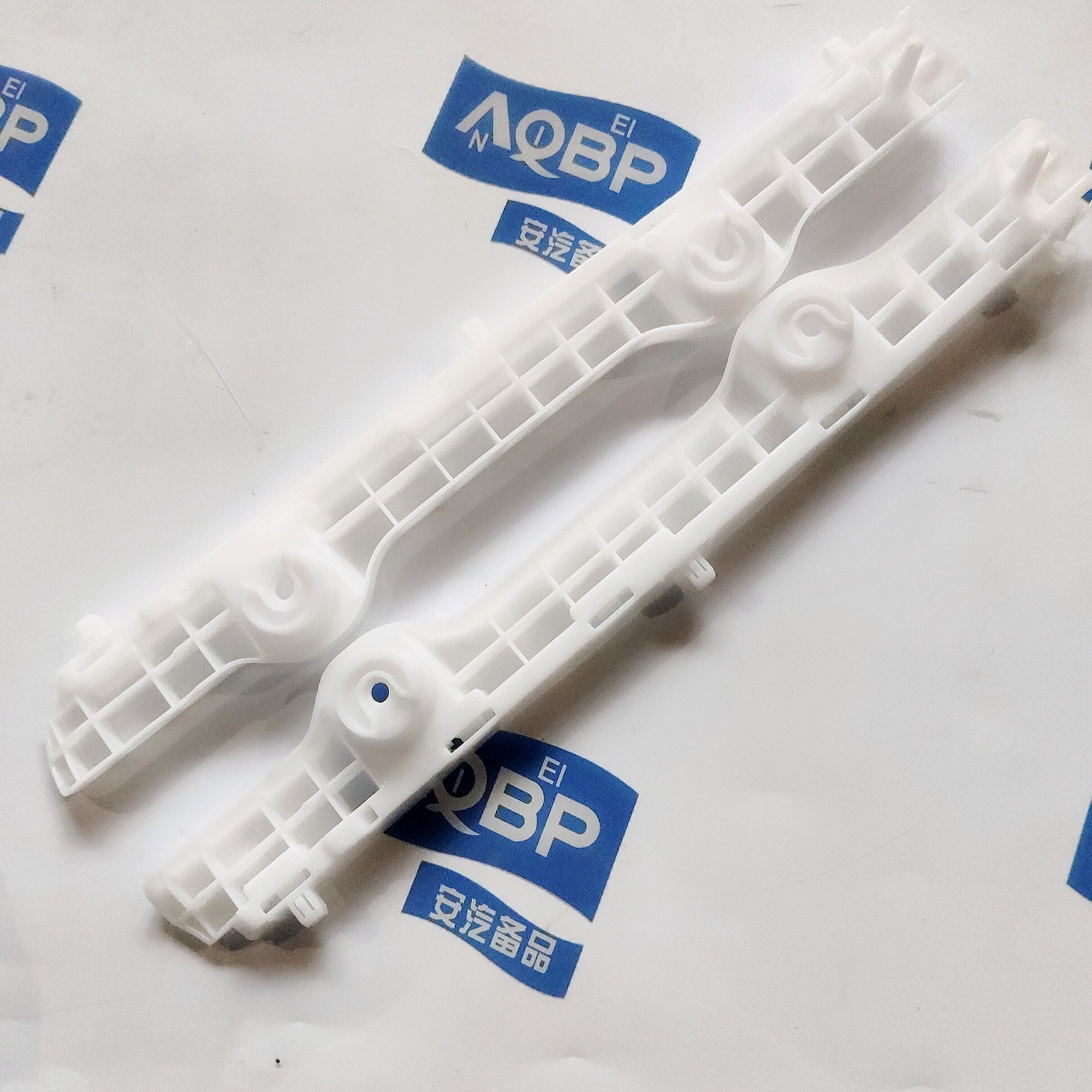 Cars Front Left and Right Bumpers Support Brackets 2803410V6500 2803420V6500 for JAC M4