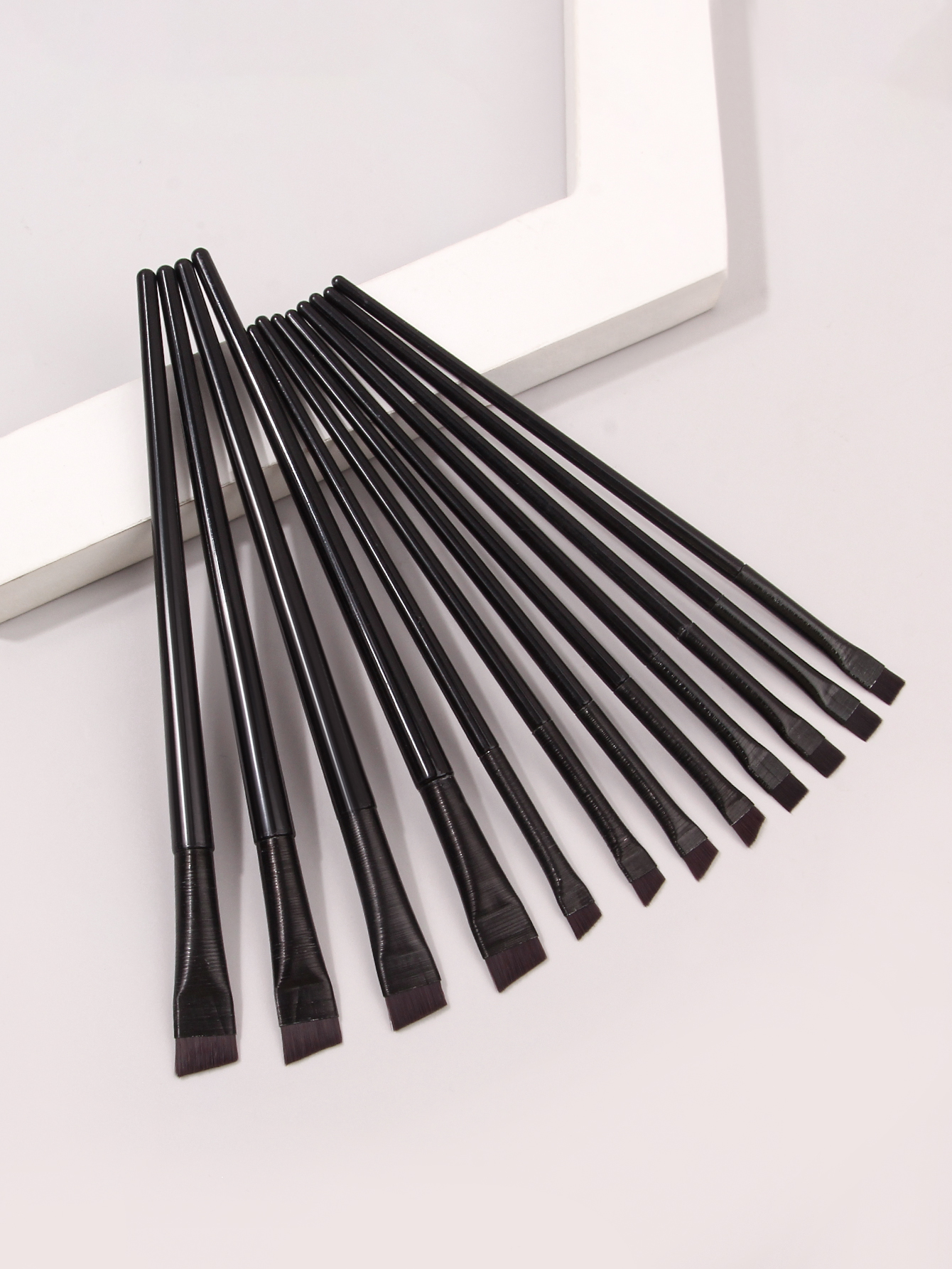 12 STKS Scythe Eyeliner Brush Oogschaduw Blade Brush Detail Brush Bevel Wenkbrauw Brush Ooglid naar beneden gericht Zijderupsborstel