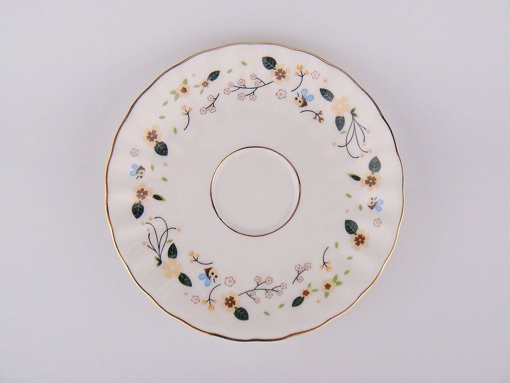 Caneca de cerâmica de porcelana de osso de ouro pintado à mão de luxo dos pires dos copos de café do jardim da abelha do mel pastoral