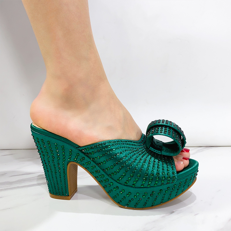 2024 nigerianische grüne Farbe Damen Party High Heel Schuhe voller Diamant Sommer Sandalen Hochzeit Damen Schuhe