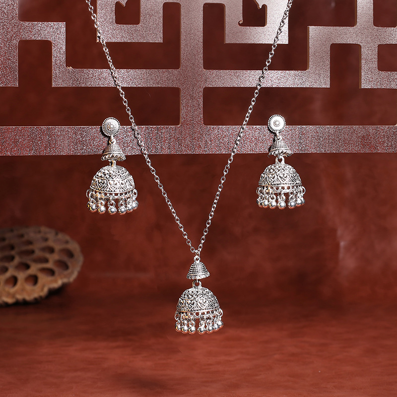 Luxury Retro Indian Jewelry Set Earring/Necklace Bijoux Wedding Jewelry Hangers Ethnic Carved Jhumka Earrings: Blue white zinc plated