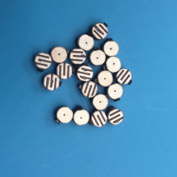 Diameter 4mm 2.5mm uhf rfid mini metallmärken rf passiva kort för verktygshantering 5 st / parti