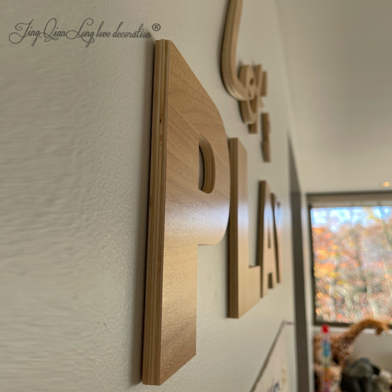 Op maat gemaakte muurdecoratie voor de kinderkamer met de tekst "let's play", houten speelbord, "let's play" bord.