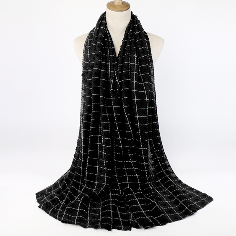 Kvinder fuld plisseret crush bomuldstørklæde muslimske hijabs sjaler tern stribede plaider fuzzy ball shawl hovedtørklæde wraps tudung tørklæder: 15 sorte