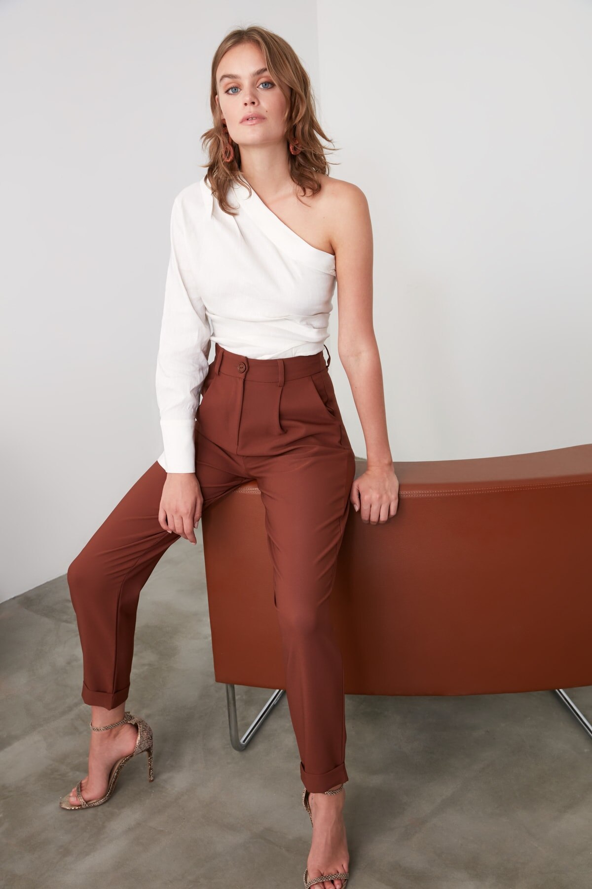 Trendyol Grundlegende Hosen TWOAW21PL0198