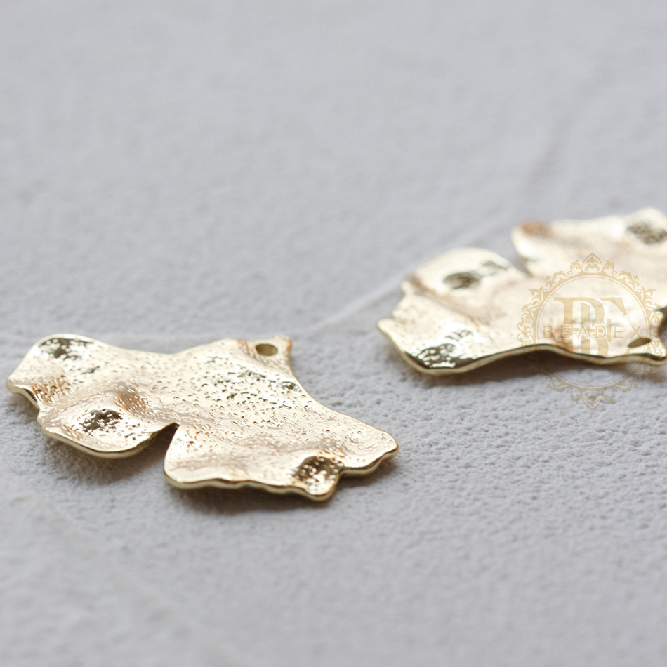 Ciondolo foglia di Ginkgo in ottone massiccio placcato premio uno pezzo-29x22mm (4713C)