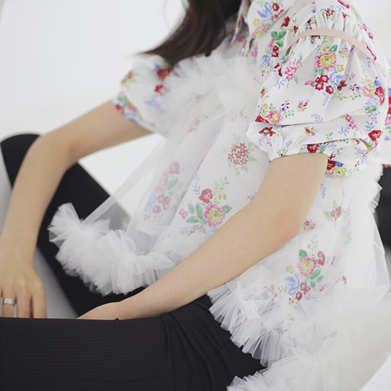 TWOTWINSTYLE-camisa de malla almazuela para mujer, cuello de solapa, Puff, estampado corto, Patchwork, volantes, dobladillo Irregular, tendencia femenina