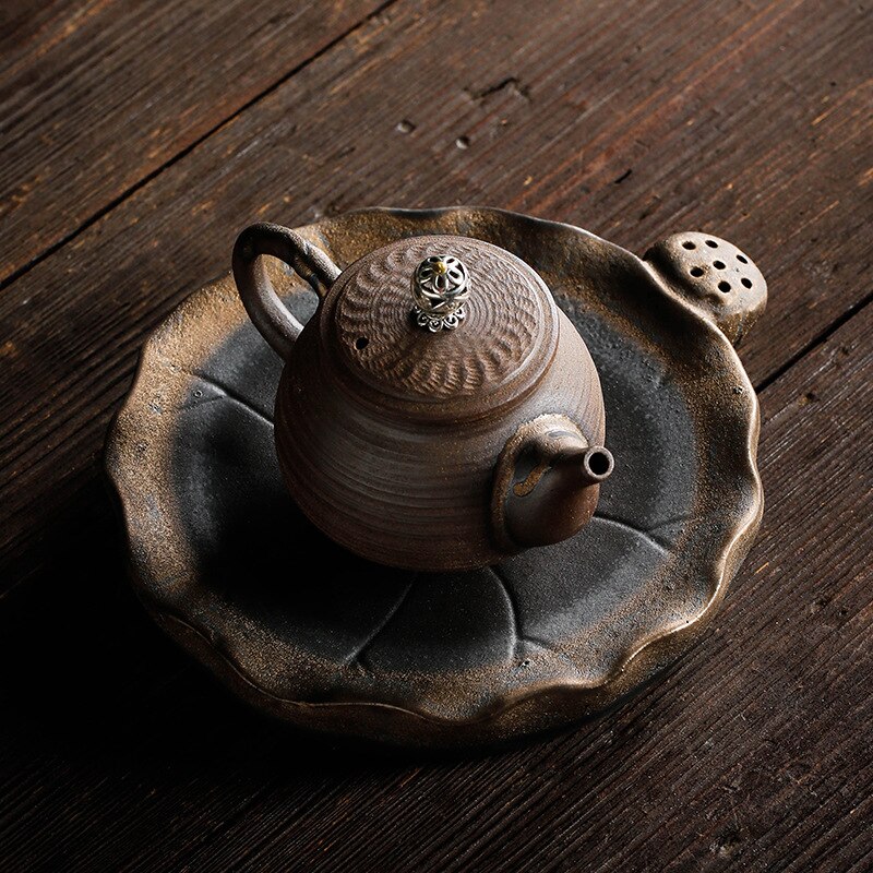 Japanese-style stoneware pot bearing handmade retro water storage and storage lotus leaf pot bearing