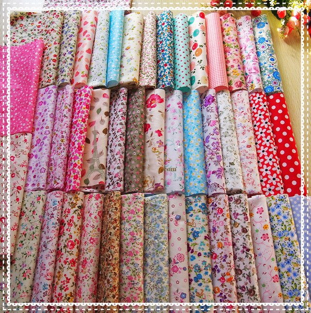 100%  bomulds twill blomsterprintet stof charme pakker lag kager klud bundter diy håndlavet patchwork dukke tøj materiale 50 stk