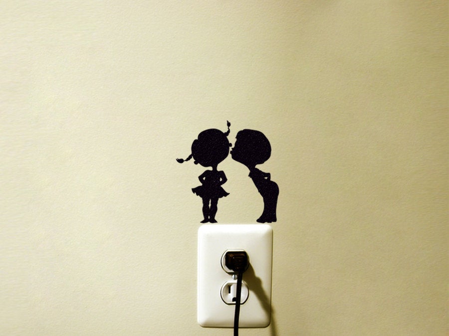 Garçon embrasser fille tissu interrupteur autocollant et adolescent fille chambre décor Couple Silhouette amovible Art vinyle décalque GA323