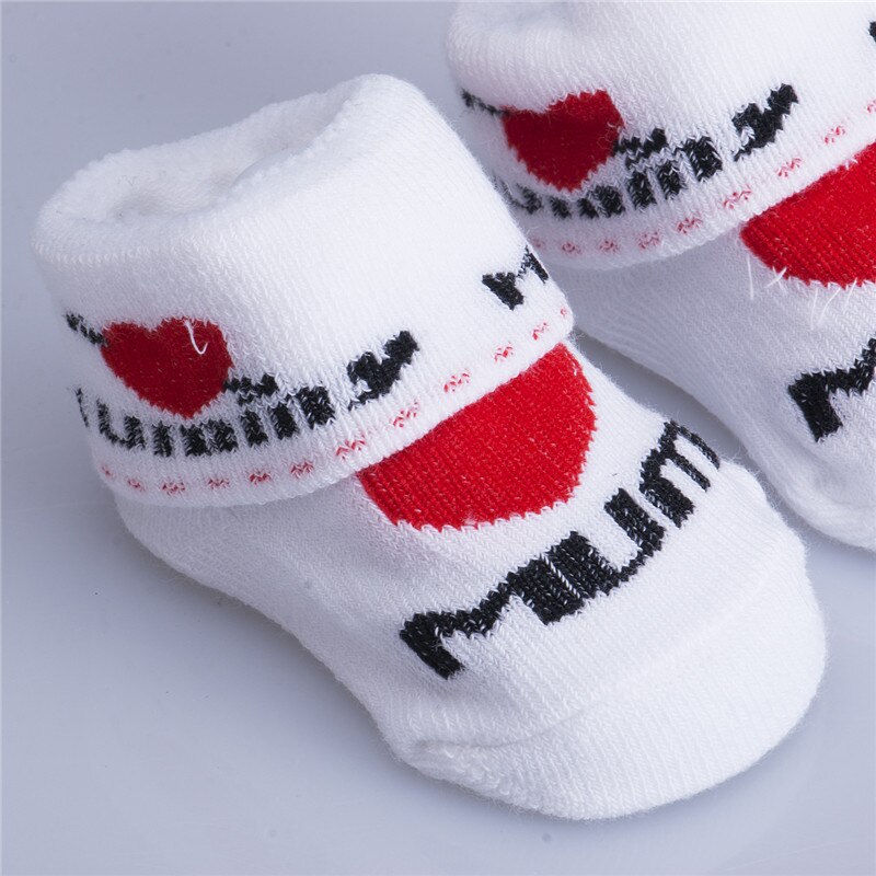 Lovely Baby Menina Menino Meias de Algodão Venda Quente Slip-resistente Meias Chão amo O Pai da Mamã do Amor Imprimir Sock Crianças Sock Para Meninos Das Meninas 0-6 M
